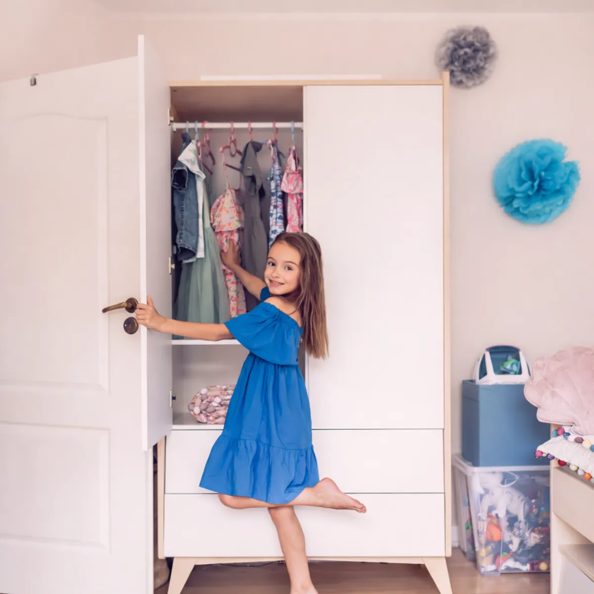 detal szafy dziecięcej Bellamy So Sixty biało-brzozowej