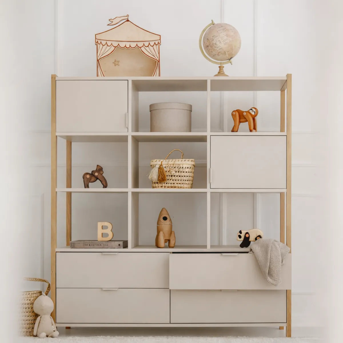 regał młodzieżowy Versa Wide 120 cm latte z szufladami i szafkami