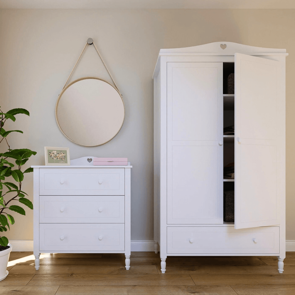 komoda glamour w pokoju dziewczynki