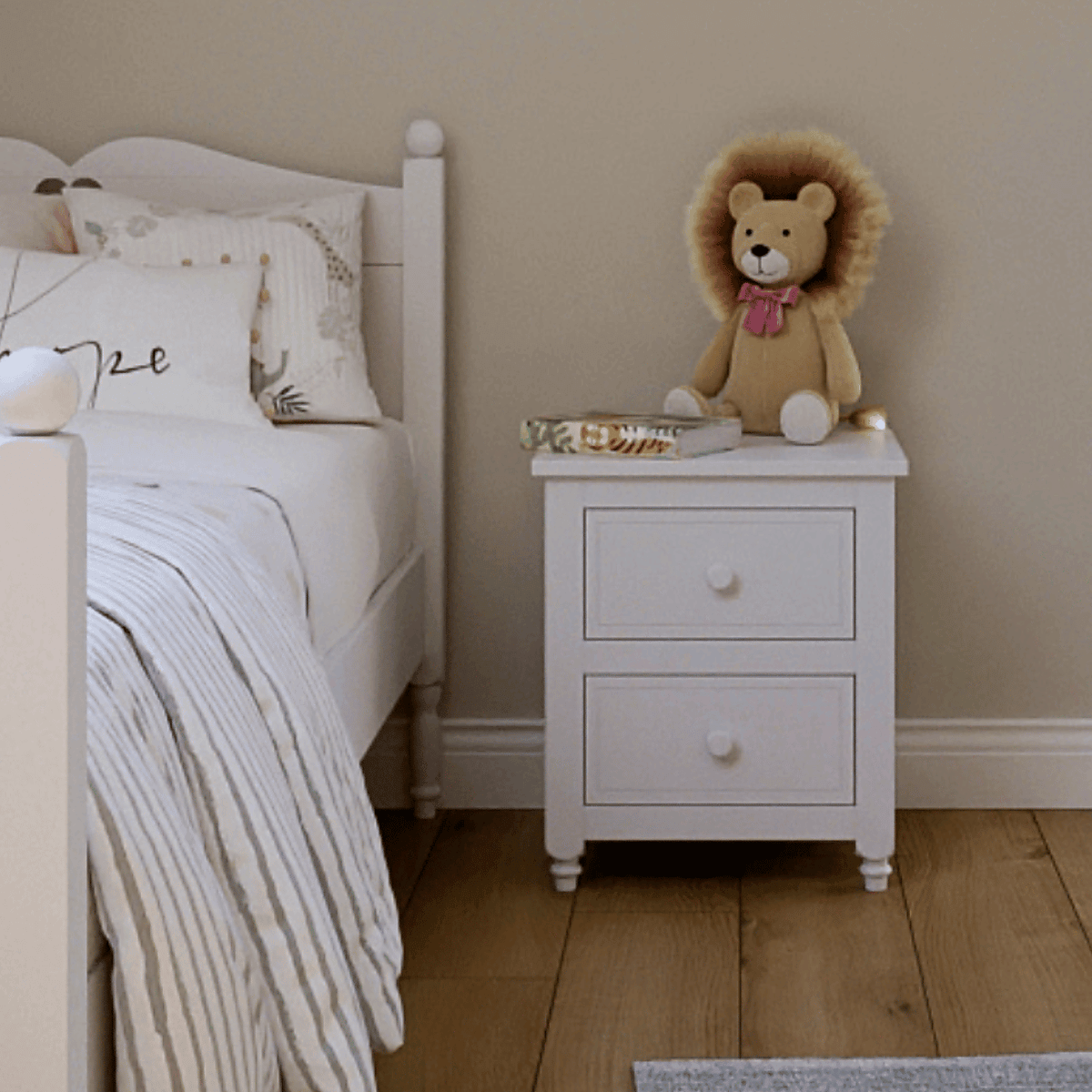 Szafka nocna GLAMOUR biała do pokoju dziewczynki