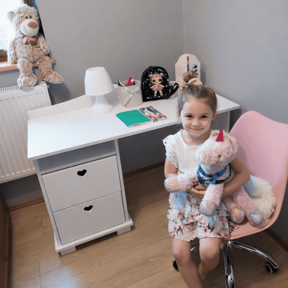 Biurko dla dziewczynki biało różowe z sercem HEART FUMIO do pokoju dziecka