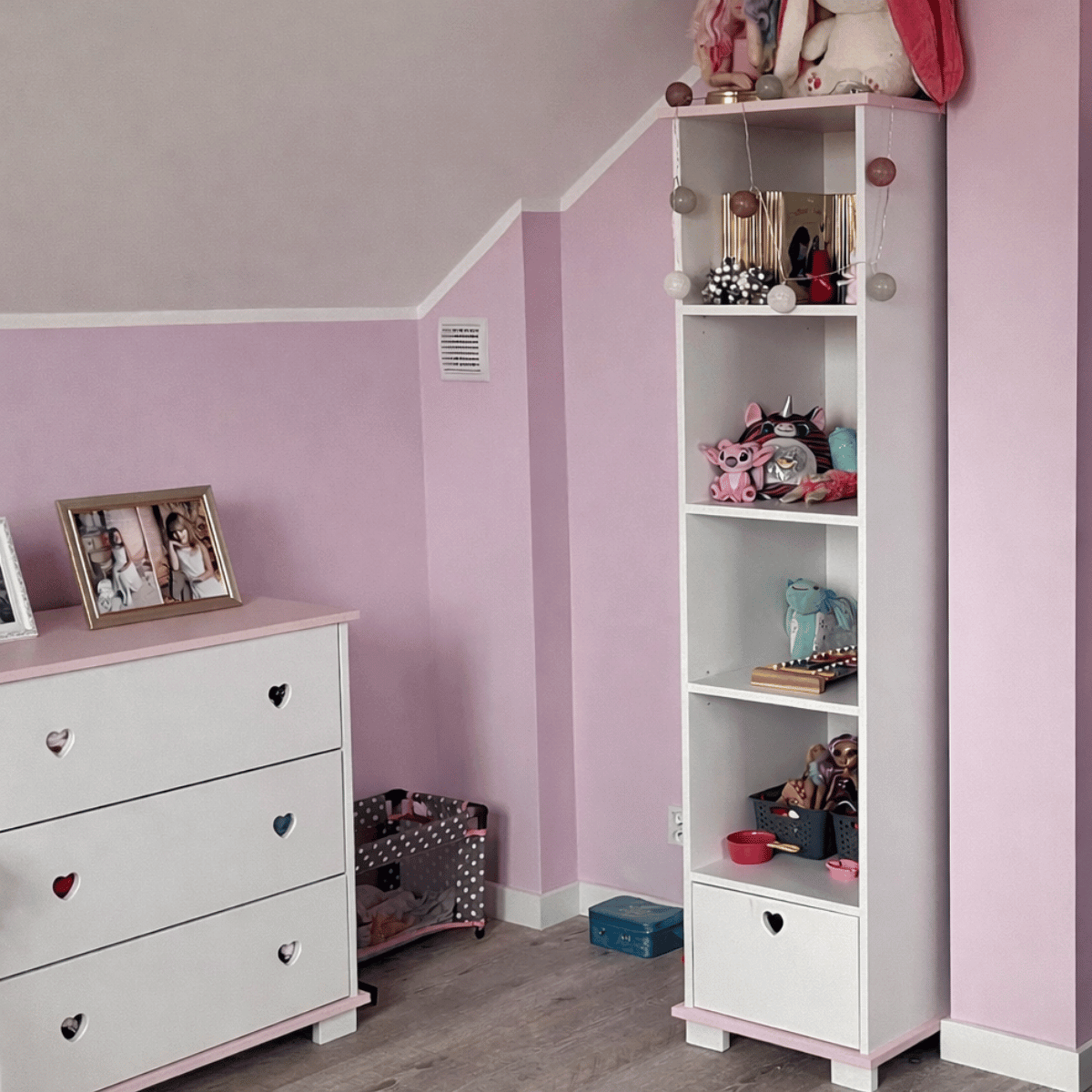 Komoda dla dziewczynki biała w aranżacji pokoju dziecka HEART