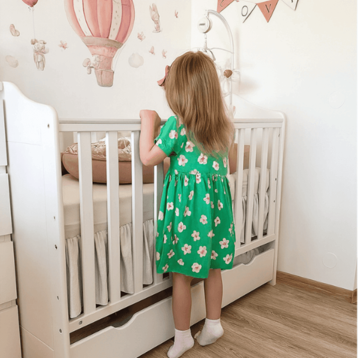 Łóżeczko dla dziewczynki HEART 60x120 białe łóżeczko niemowlęce z szufladą