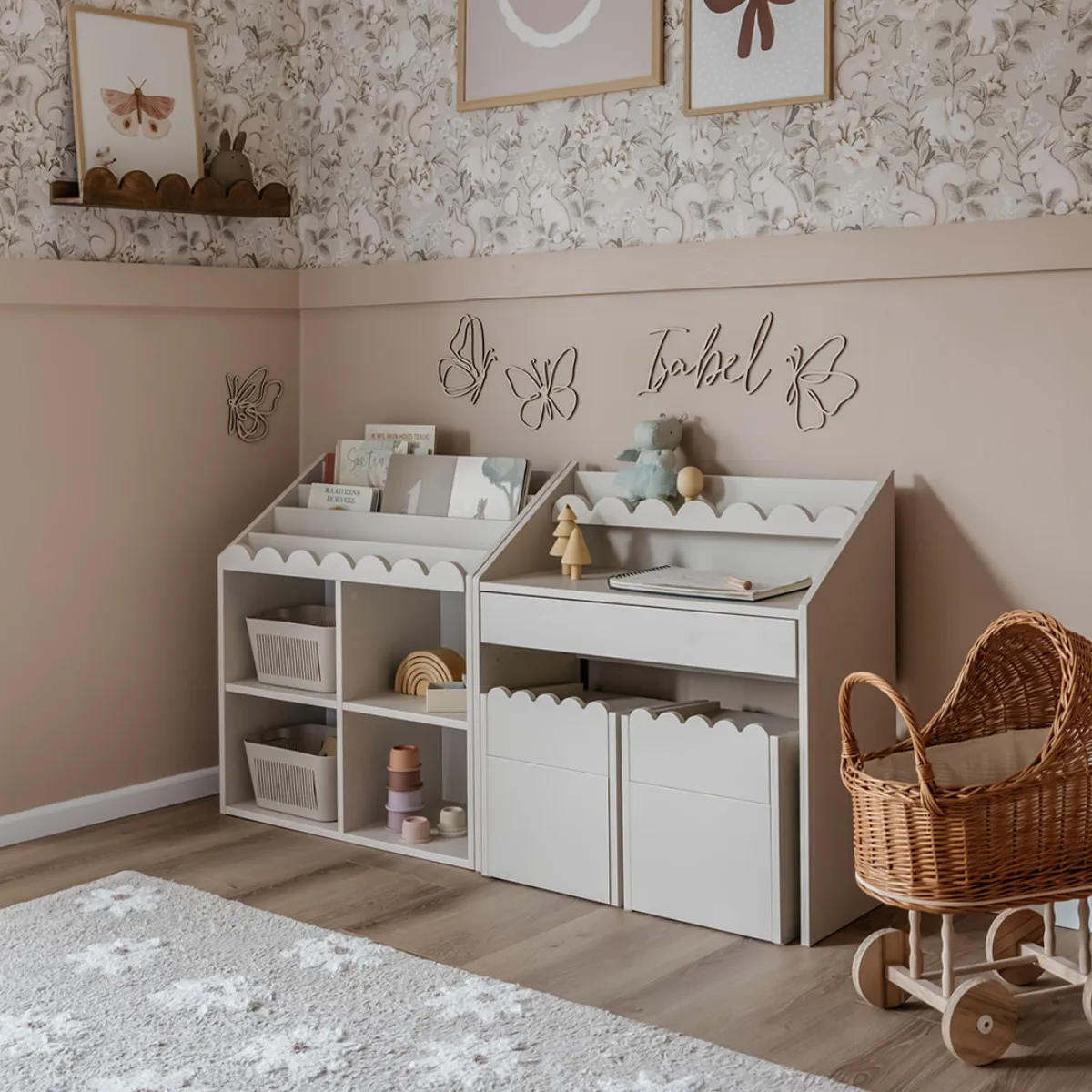 Meble Bellamy w spokojnej aranżacji pokoju dziecka w stylu Montessori