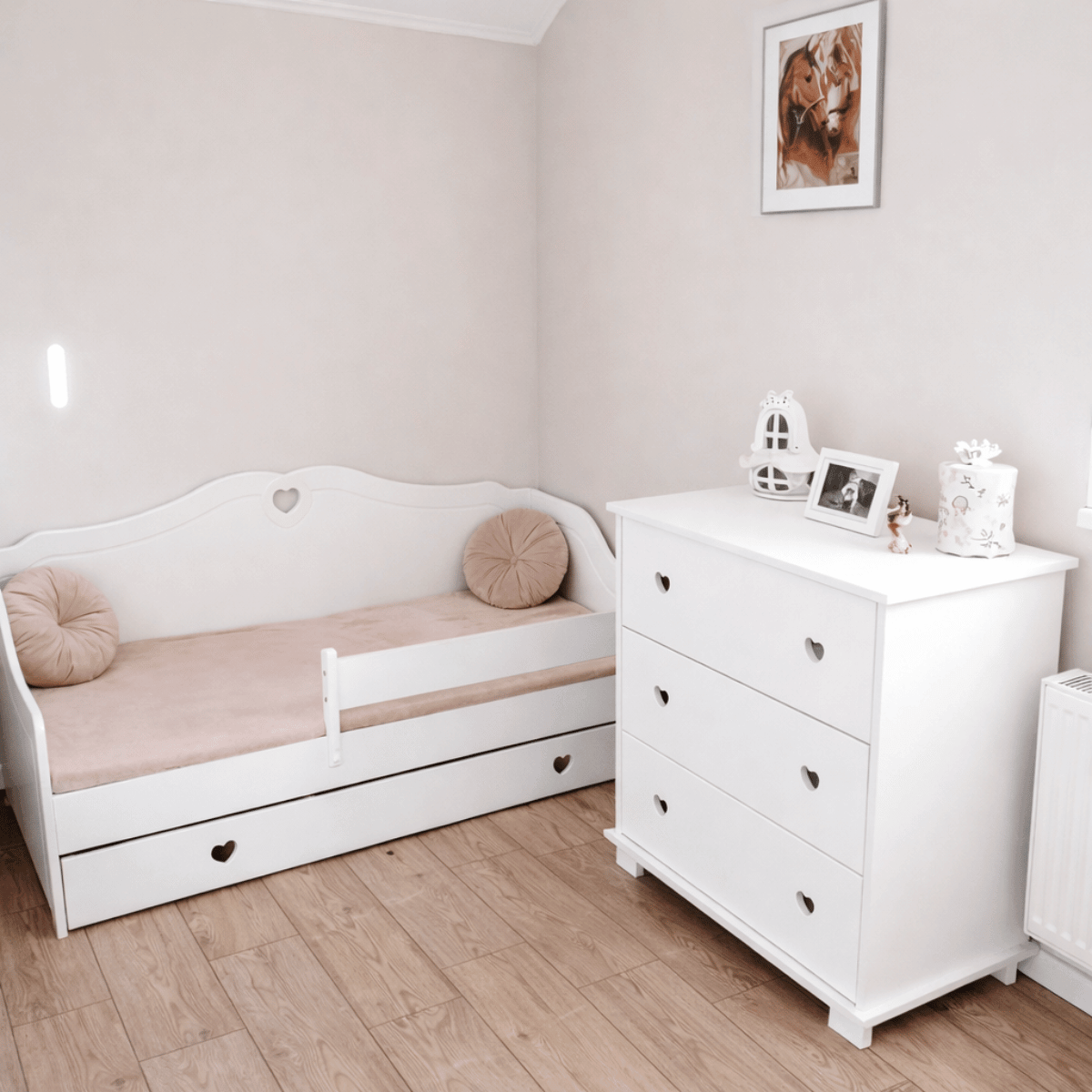 Zestaw mebli dla dziewczynki HEART z białym łóżkiem