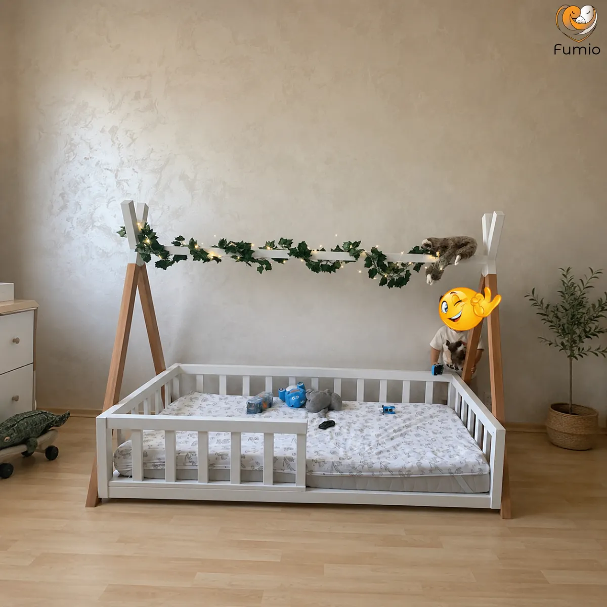 Łóżko WIGI Montessori z drewna bukowego dla dziecka z barierką