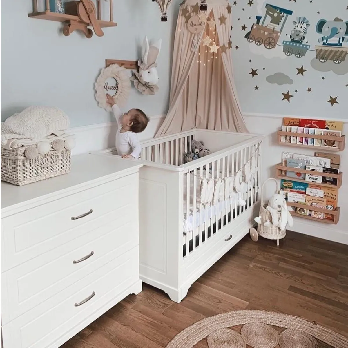 Biała komoda dziecięca Melody Novelies do pokoju dziecka