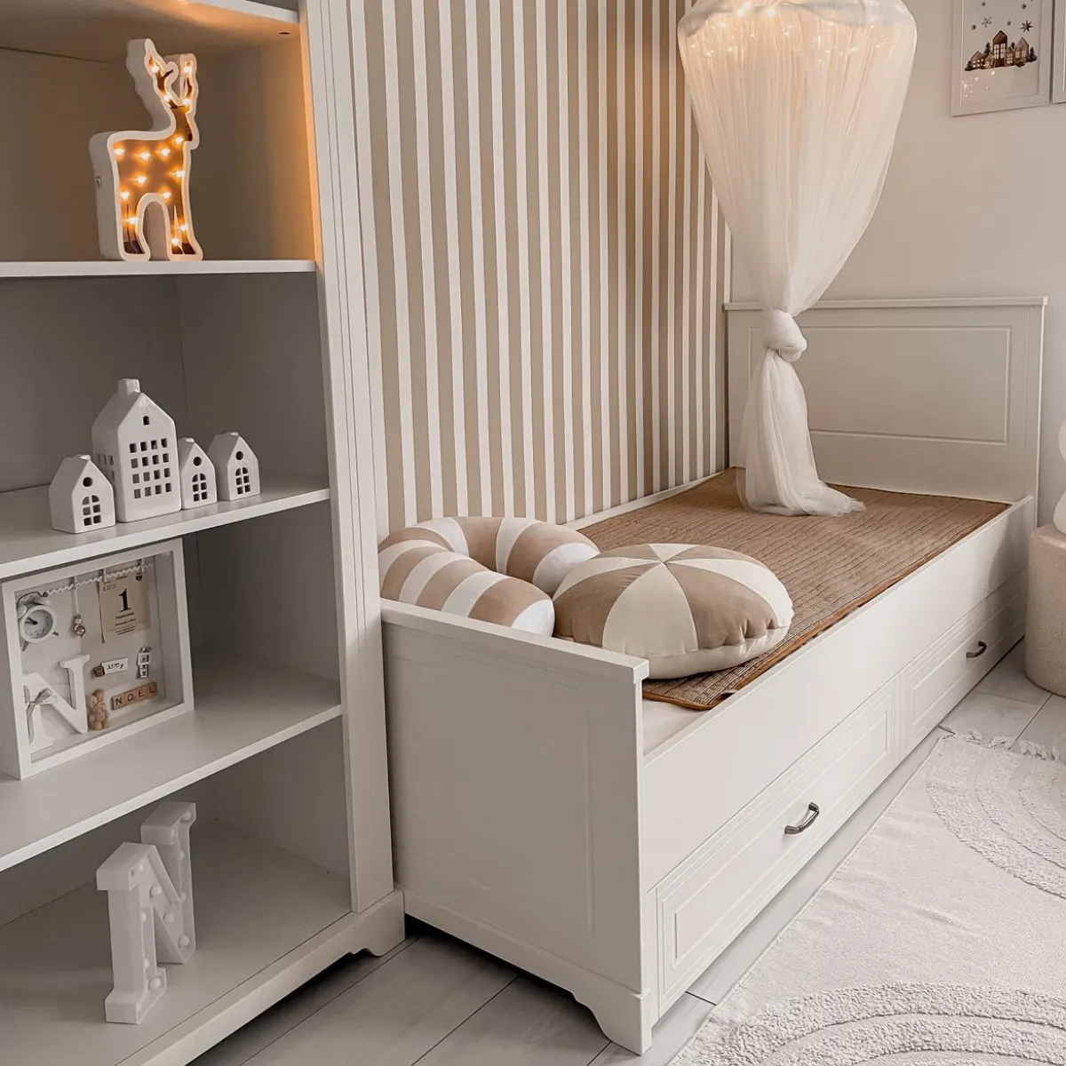 Łóżko dziecięce Melody Novelies białe 90x200 do pokoju dziecka