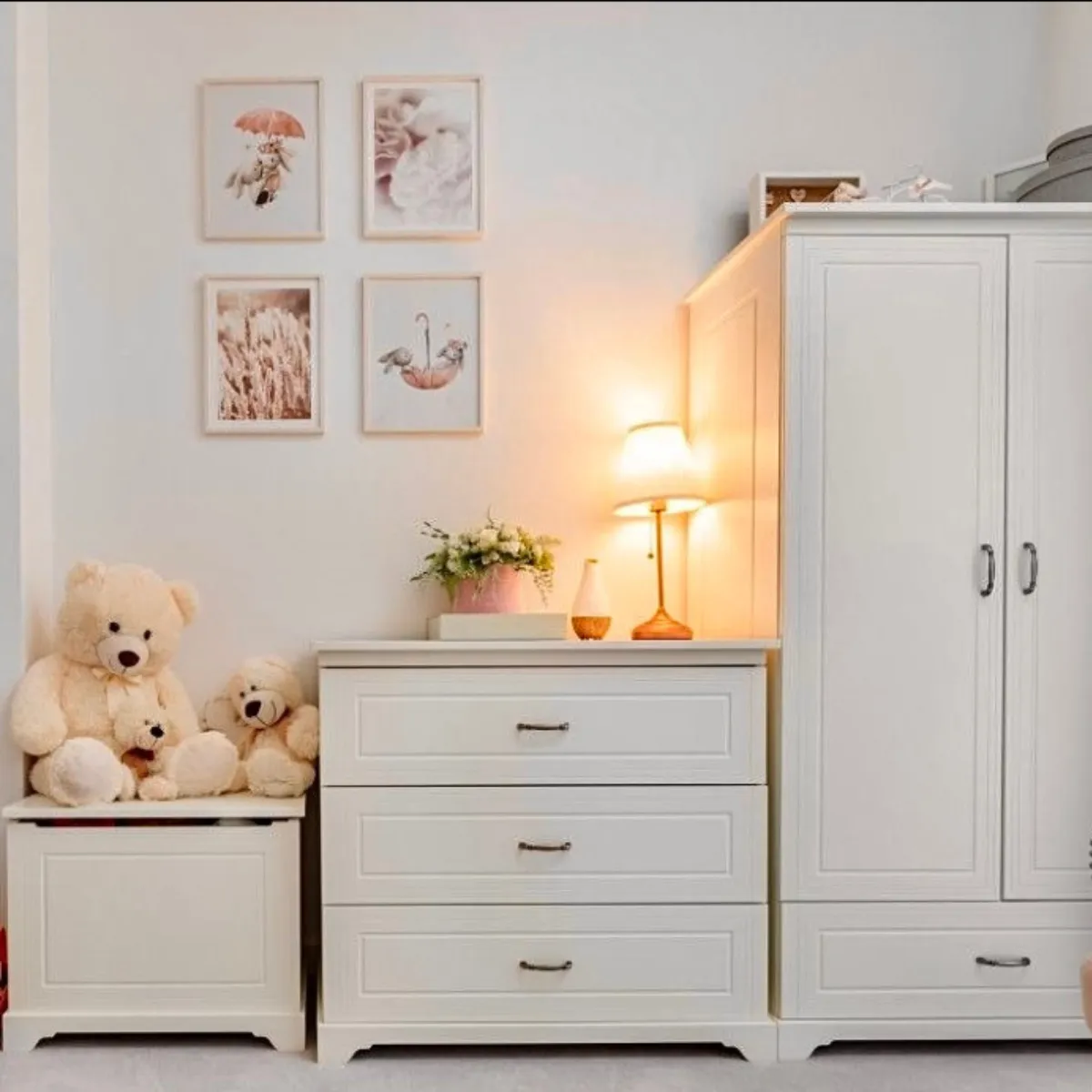 Skrzynia na zabawki Melody Novelies biała do pokoju dziecka