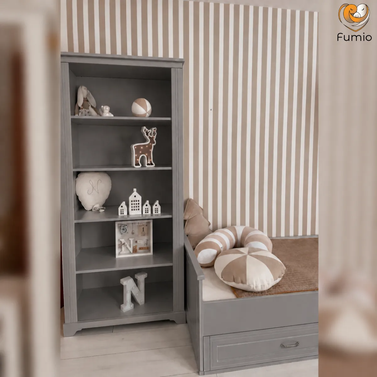 Szare meble dziecięce Melody Novelies z łóżkiem 90x200 w pokoju dziecka