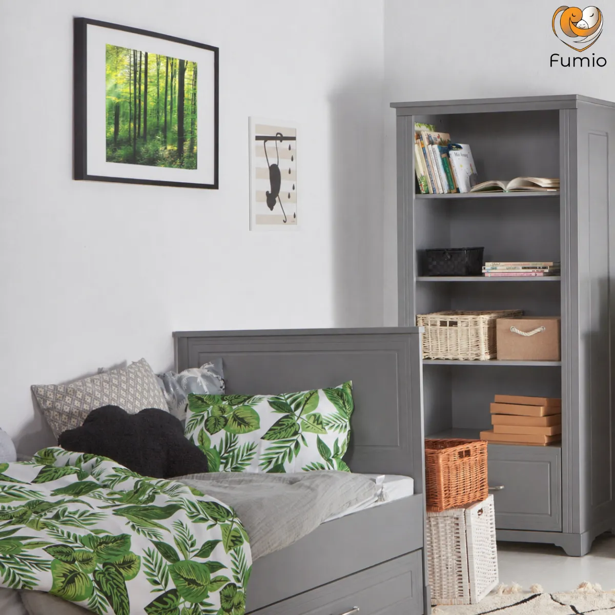 Szare łóżko Melody Novelies 90x200 w pokoju dziecka