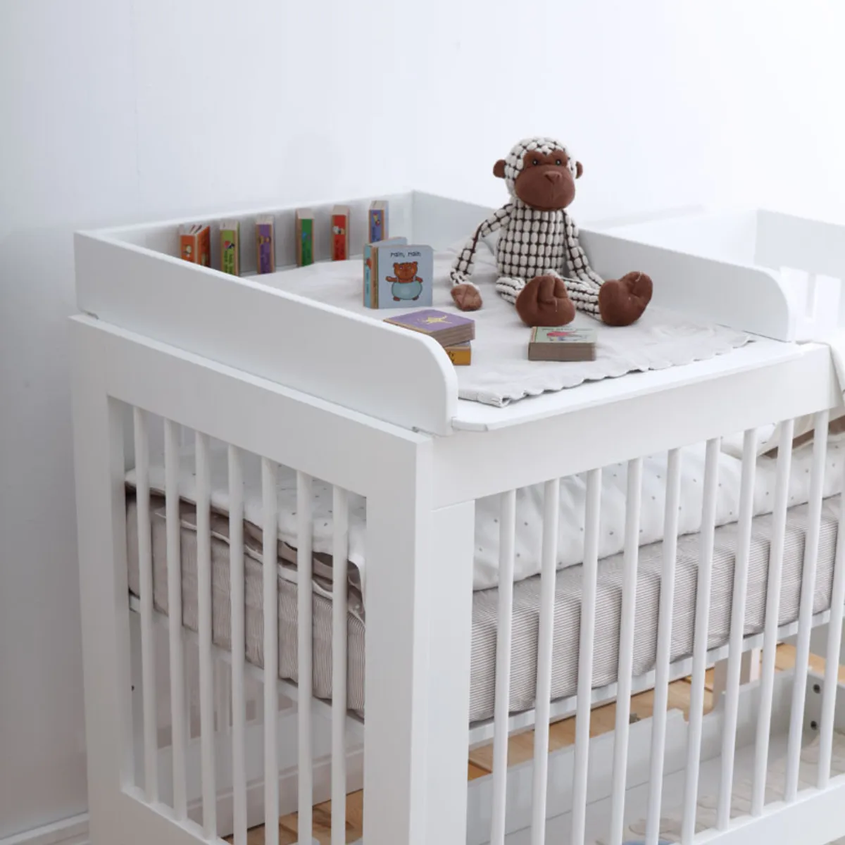 Łóżeczko Pinio Basic 140x70 z opcjonalną barierką