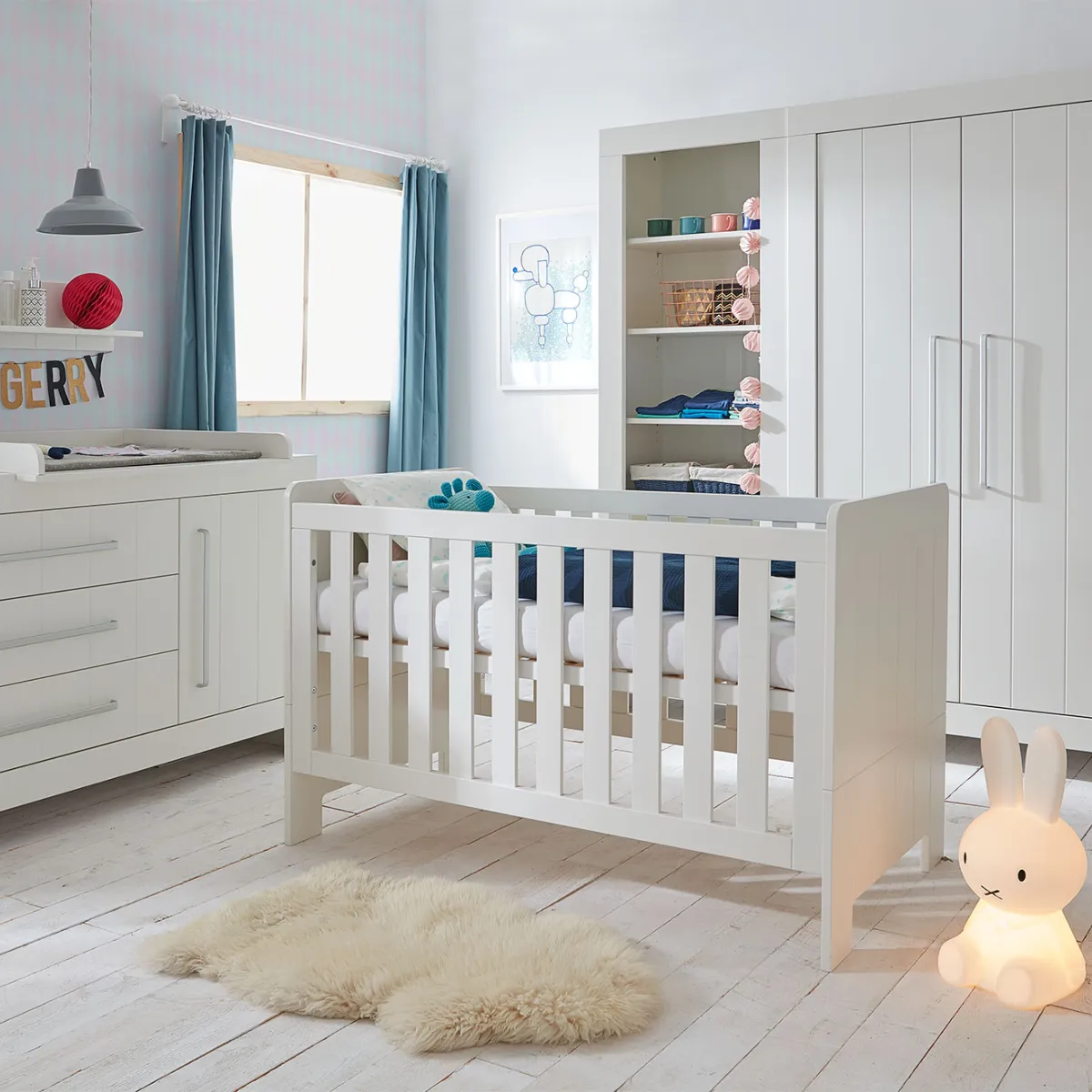 Łóżeczko-tapczanik Pinio Calmo białe 140x70 do pokoju dziecka