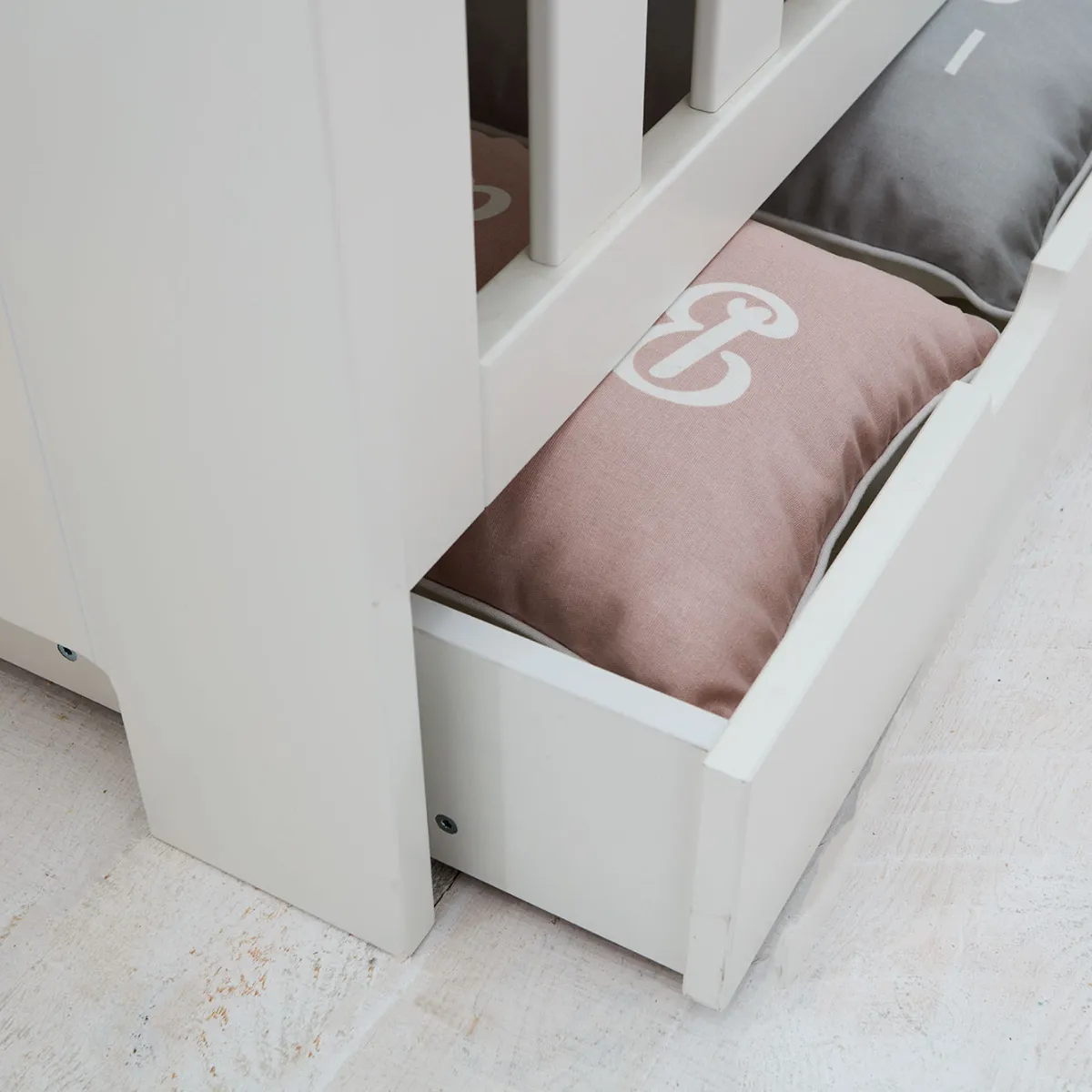 Wymiary białego łóżeczka niemowlęcego Pinio Calmo 120x60