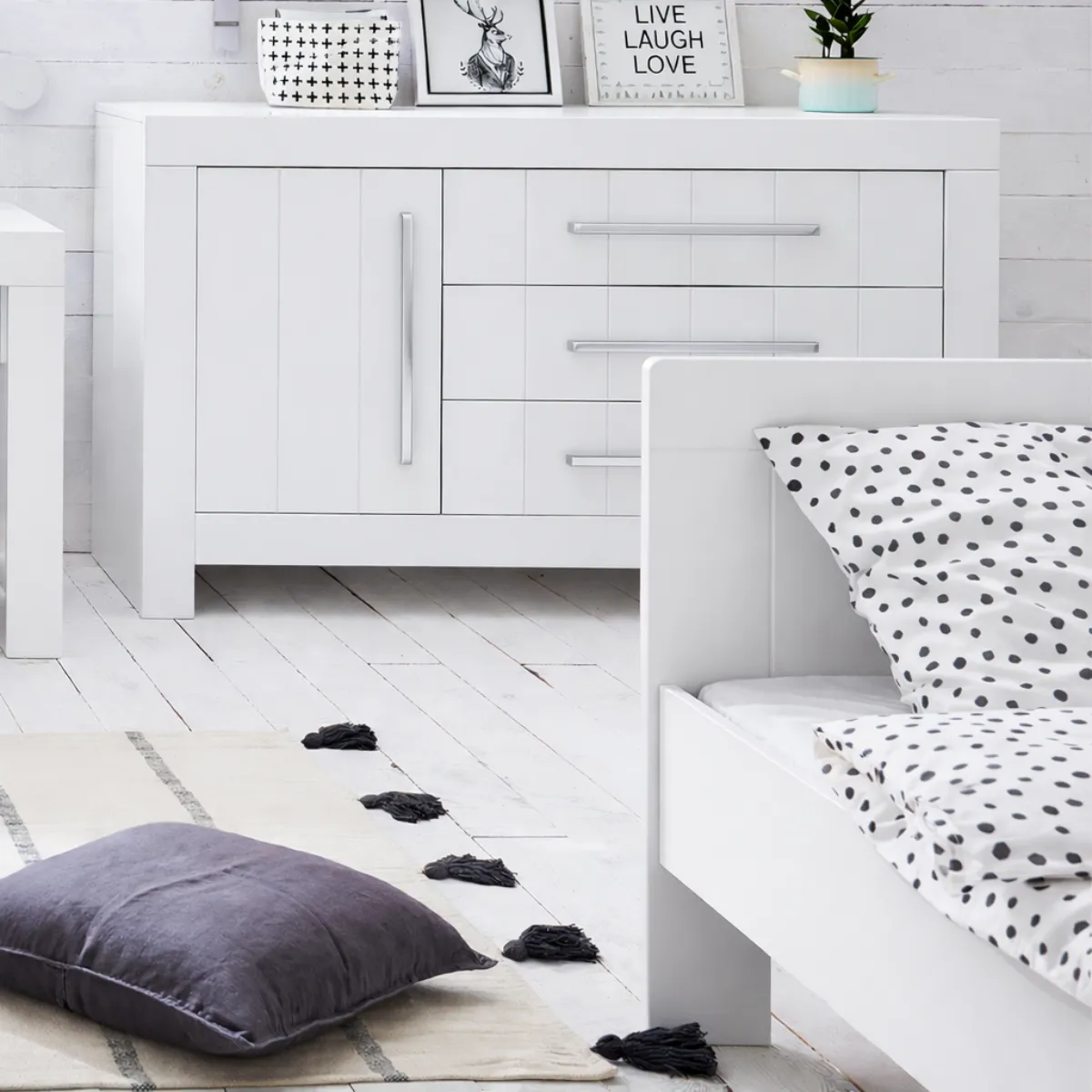 Wymiary białego łóżka Pinio Calmo 200x120