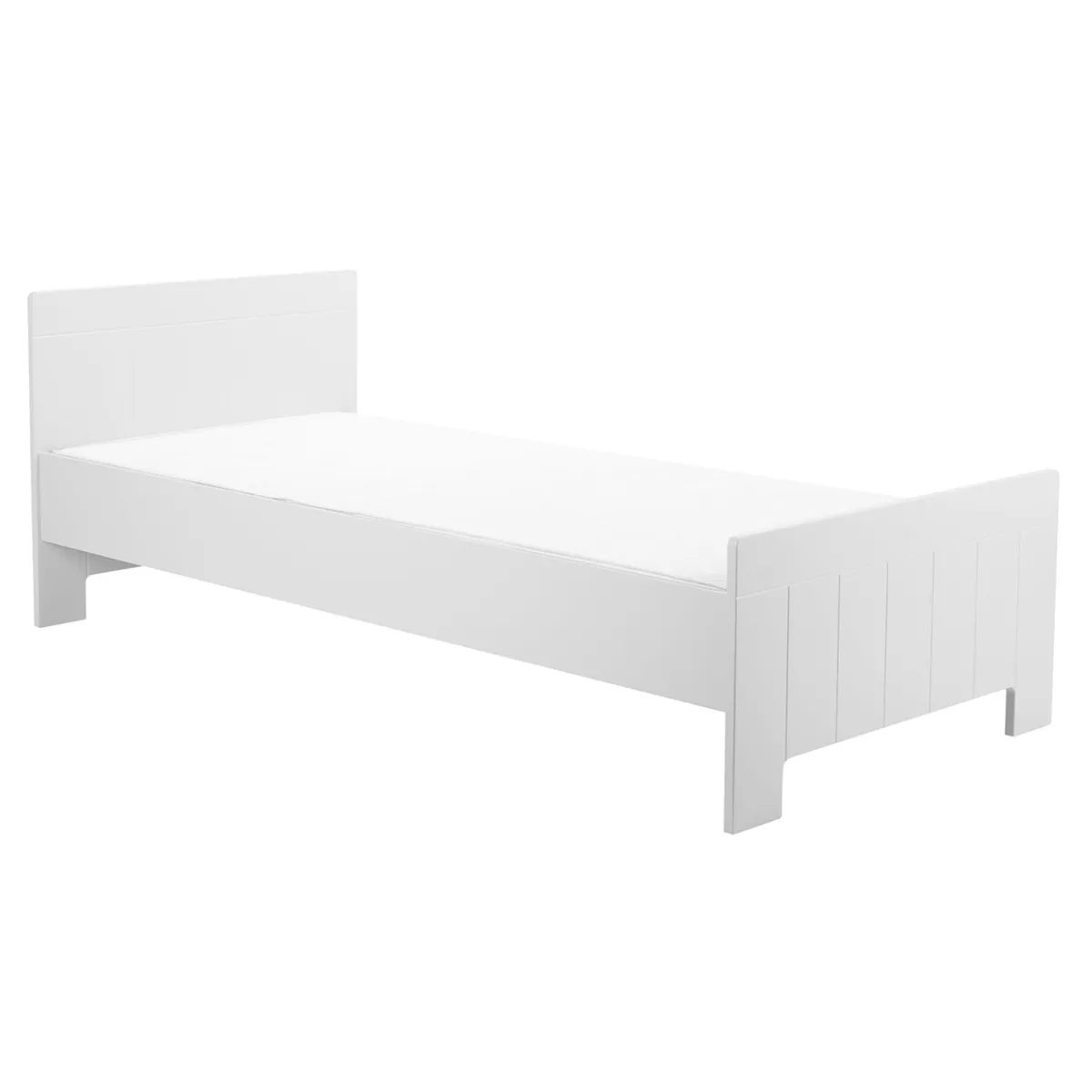 Białe łóżko Pinio Calmo w aranżacji pokoju dziecka