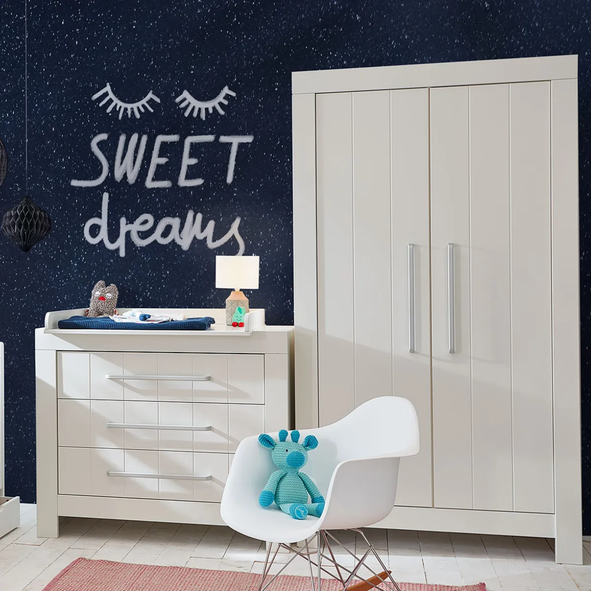 Szafa 2-drzwiowa Pinio Calmo biała do pokoju dziecka