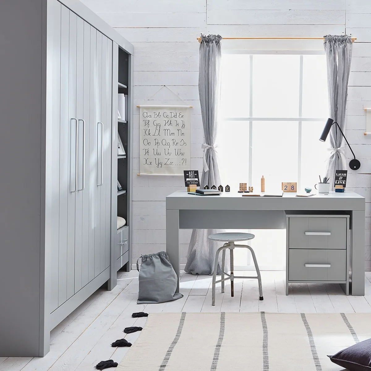 Szafka nocna Pinio Calmo szara do pokoju dziecka i nastolatka