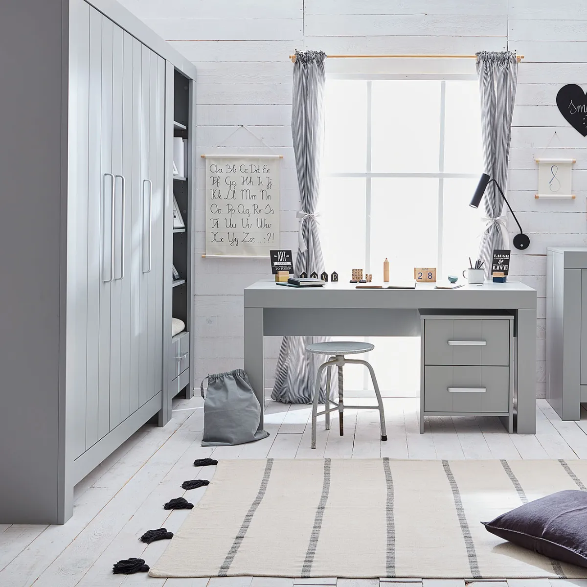 Wymiary szarej szafy 2-drzwiowej Pinio Calmo