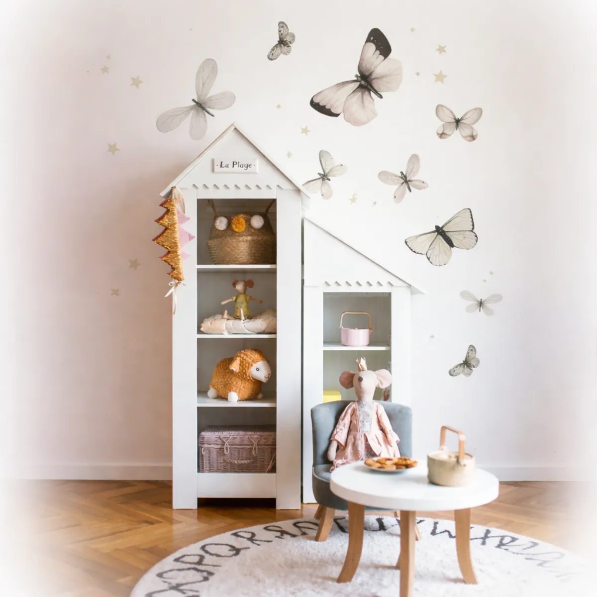 Biały mały regał Pinio Marsylia w aranżacji pokoju dziecka