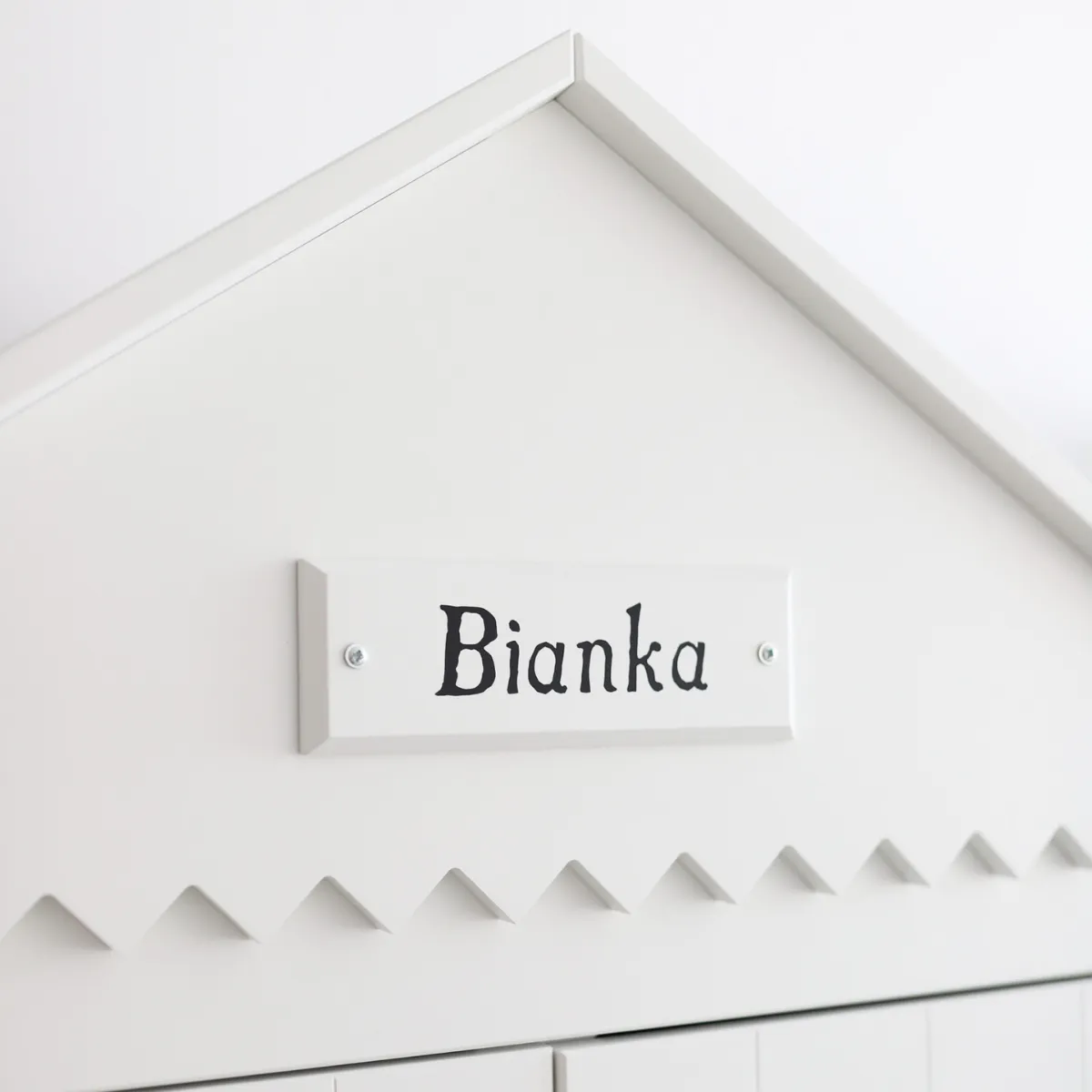 Szafa 2-drzwiowa Pinio Marsylia biała w pokoju dziecka