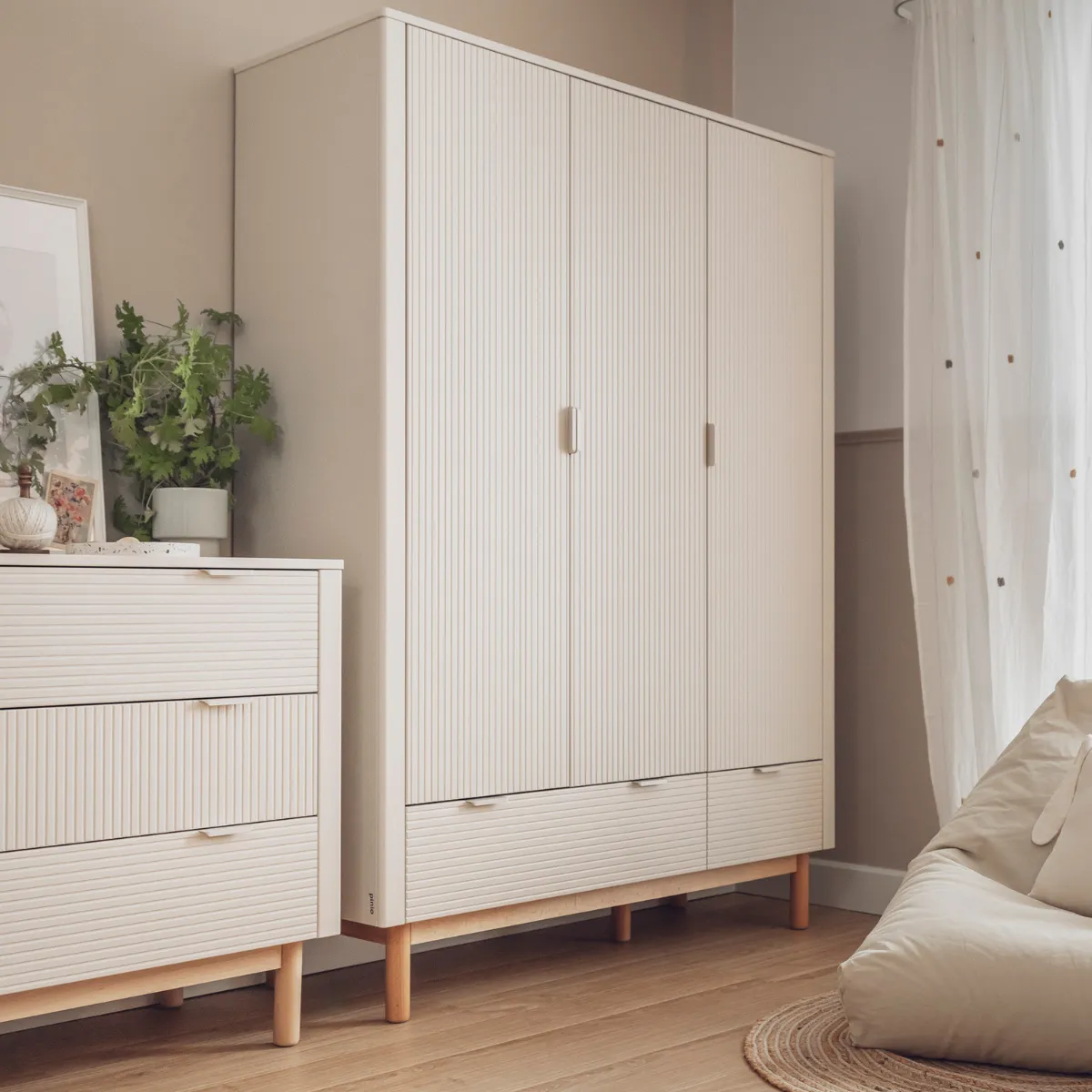 Komoda dziecięca PINIO MILOO szampańska 3 szuflady do pokoju dziecka