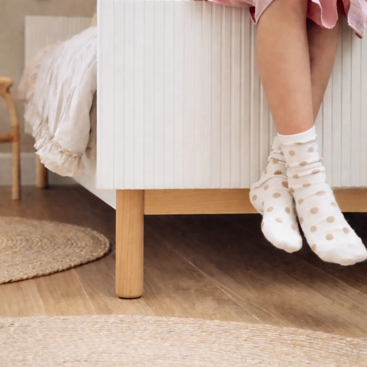 Łóżko dziecięce PINIO MILOO 120x200 białe – stabilna konstrukcja i design