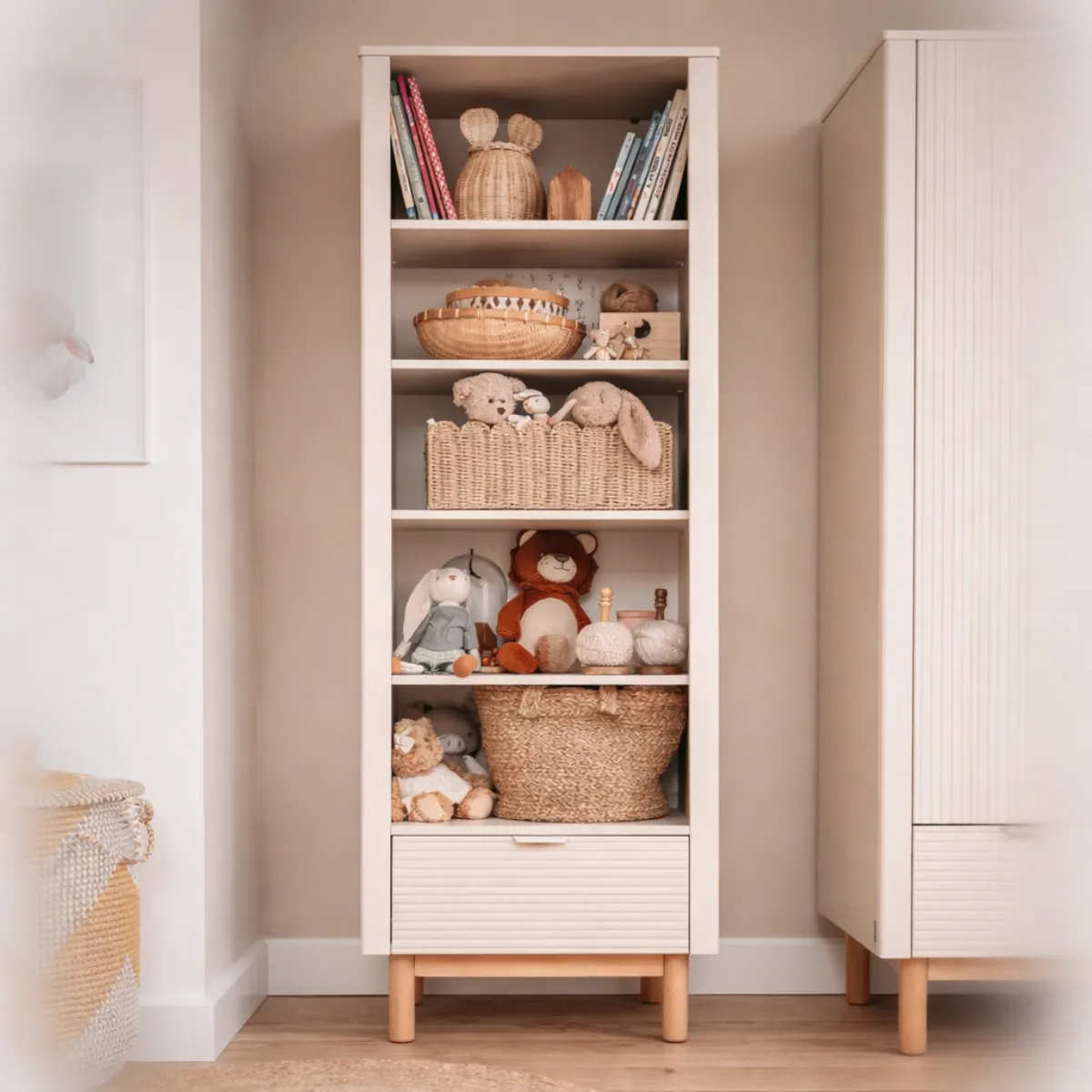 Wymiary regału wysokiego PINIO MILOO szampańskiego