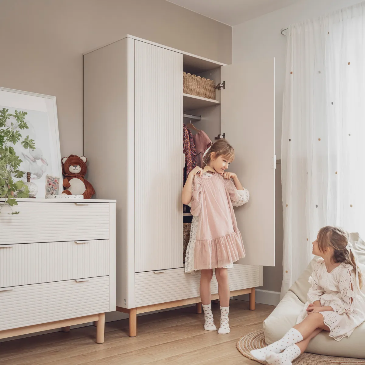 Szafa 2-drzwiowa PINIO MILOO szampan do pokoju dziecka na ubrania