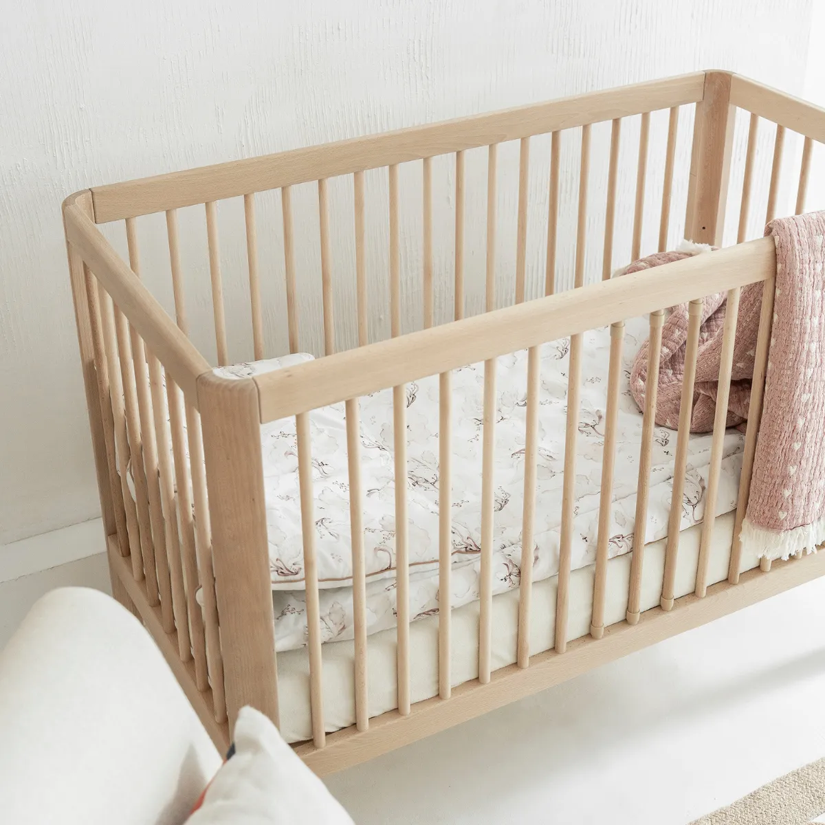 Wymiary łóżeczka Pinio Pure 120x60 w naturalnym drewnie