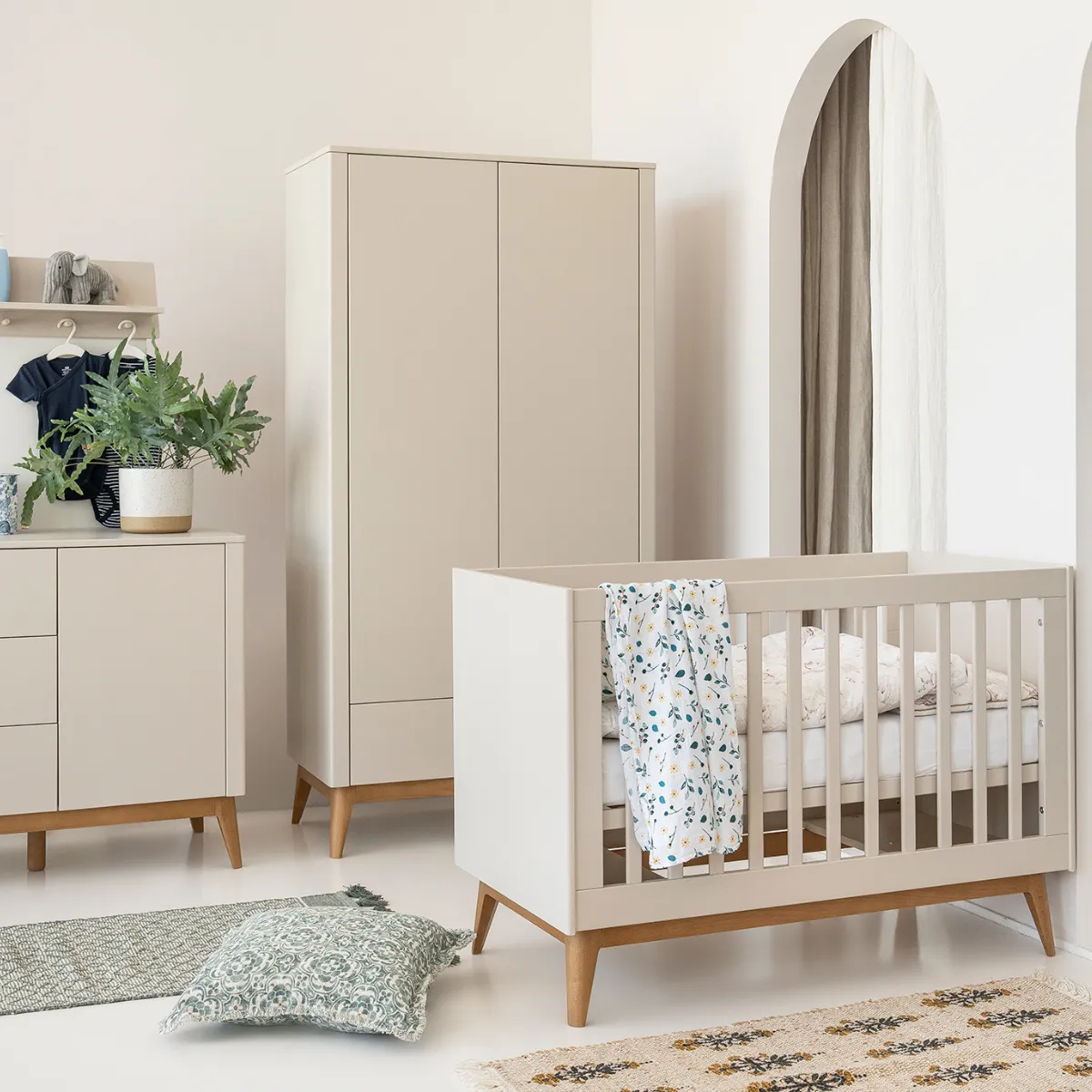 Łóżeczko Pinio Seth 120x60 do pokoju dziecka