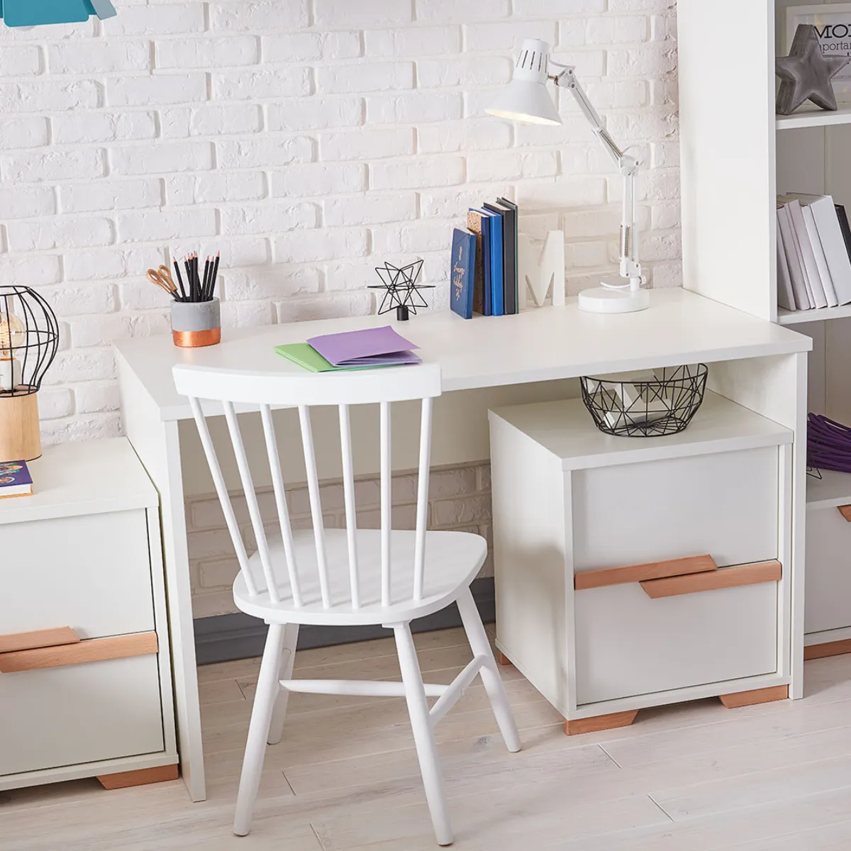 Biurko Pinio Snap w aranżacji pokoju dziecka