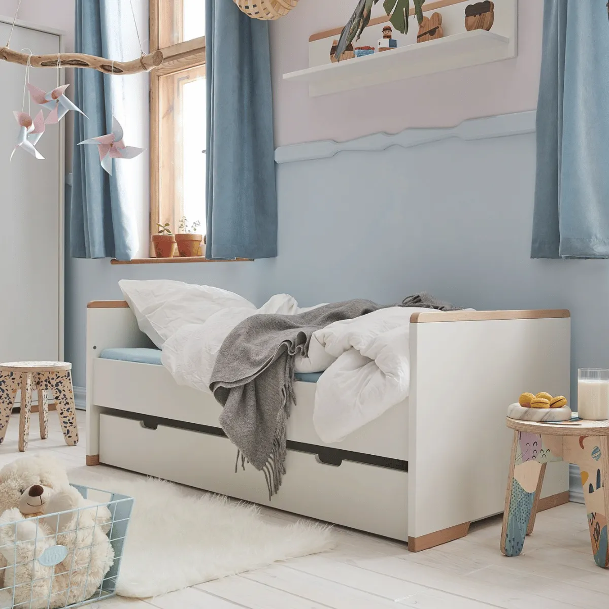 Łóżeczko Pinio Snap 140x70 w pokoju dziecka