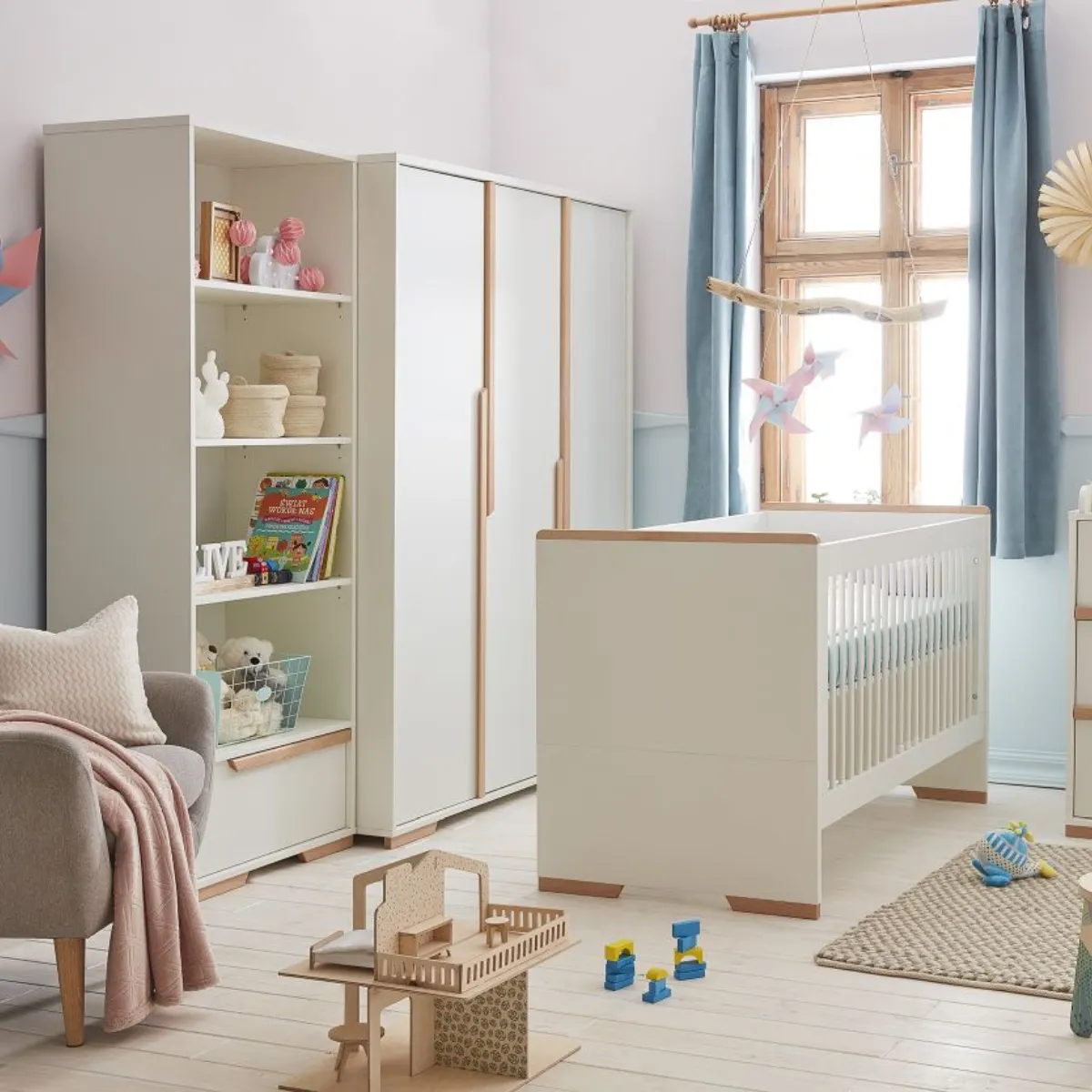 Szafa 3-drzwiowa Pinio Snap do pokoju dziecka