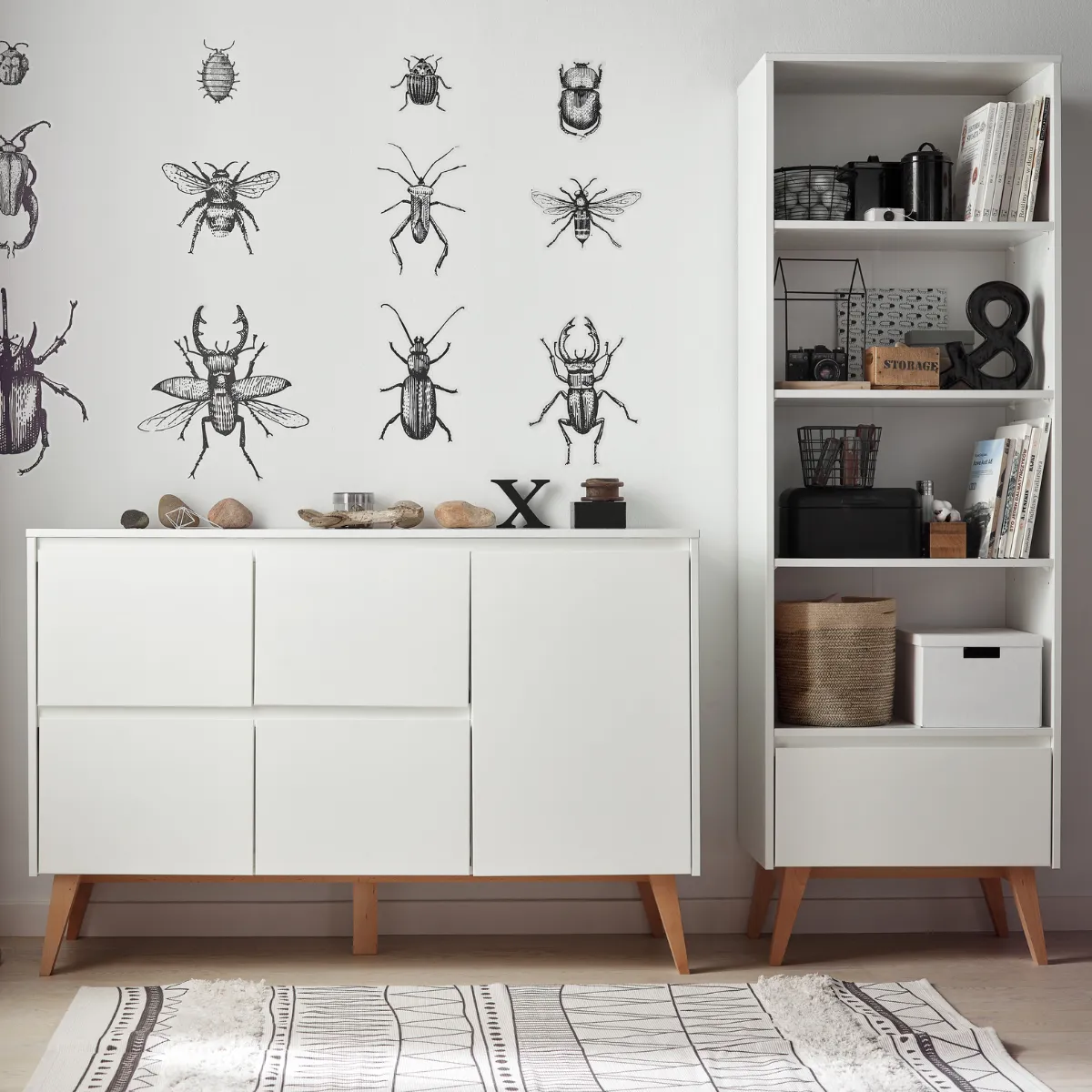 Regał dziecięcy biały PINIO SWING wysoki z półkami i szufladą do pokoju dziecka