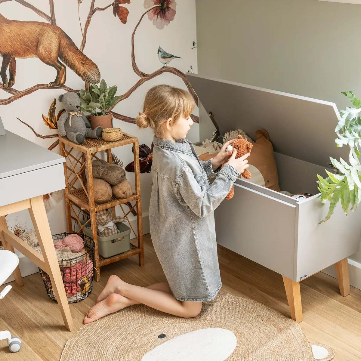 szara skrzynia na zabawki PINIO SWING do pokoju dziecka