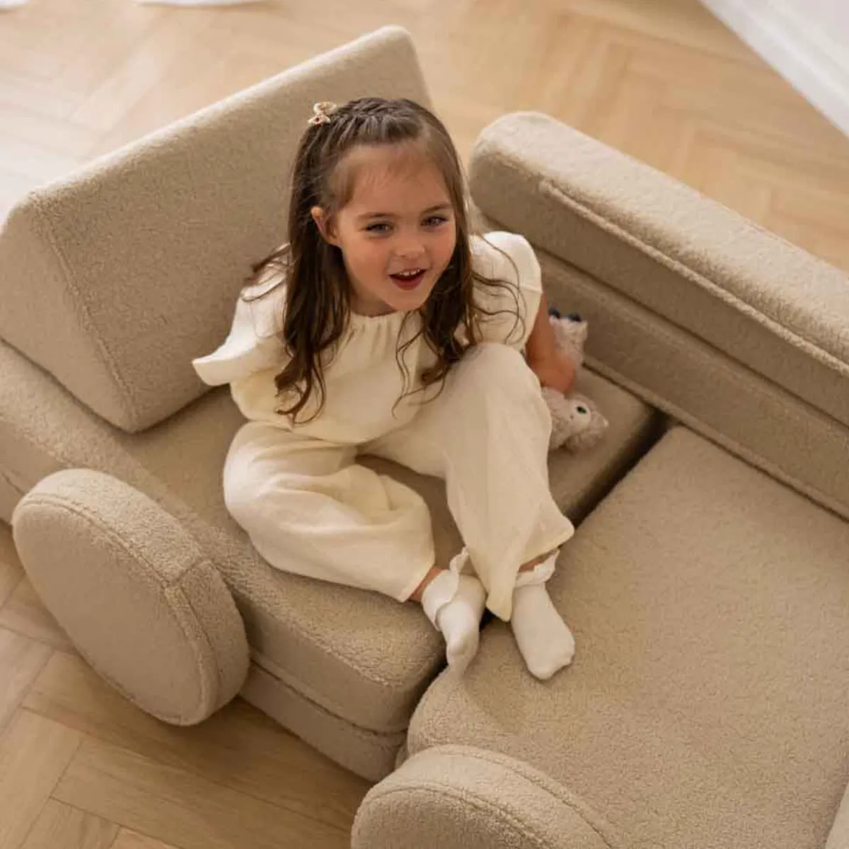 Sofa SHAPPY Teddy jasny beż ekspozycja FUMIO Warszawa