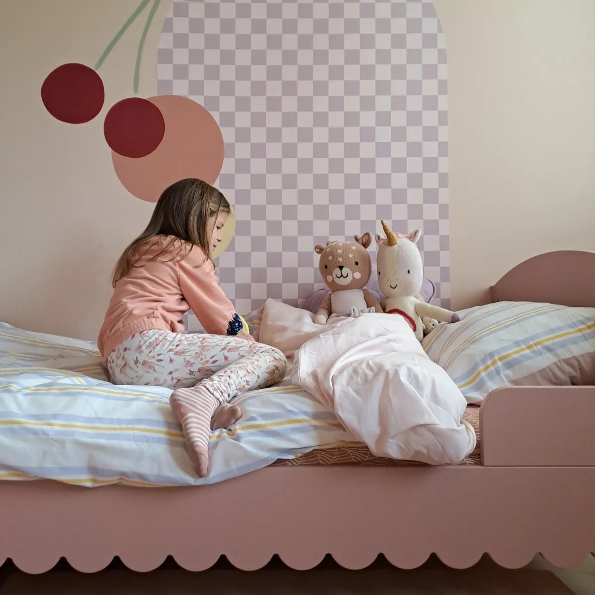 Łóżko dziecięce WOOD LUCK Babushka różowe 90x200 do pokoju dziewczynki