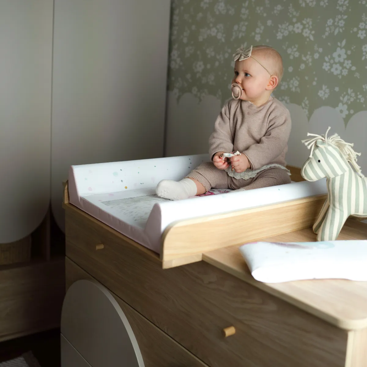 Komoda Wood Luck Bloom kaszmir z przewijakiem do pokoju dziecka
