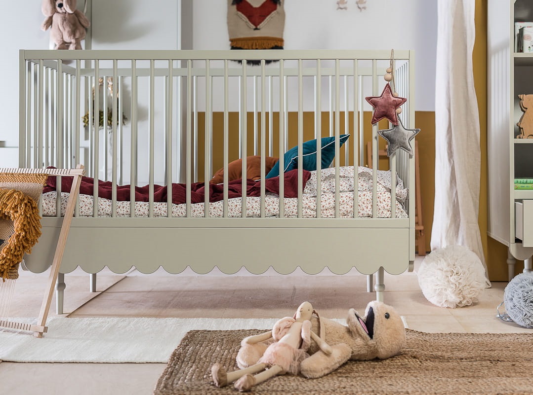 sofa-tapczanik białe 